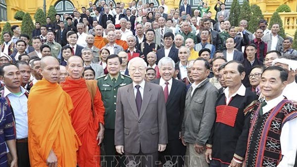 Tổng bí thư, Chủ tịch nước gặp mặt các già làng, trưởng bản tiêu biểu