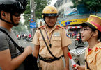 Một ngày làm cảnh sát giao thông của học trò Sài Gòn