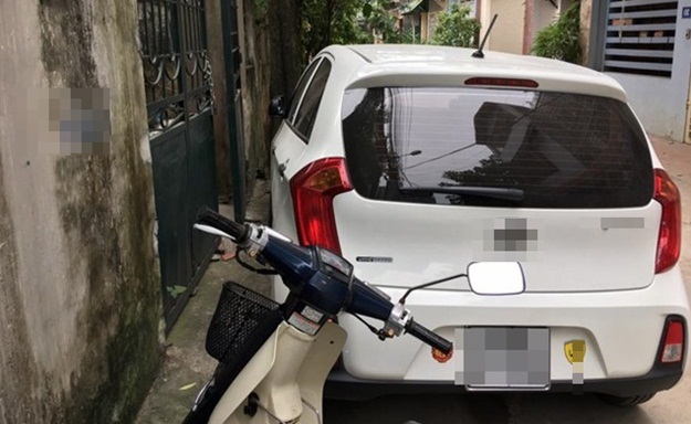 Ngán ngẩm cảnh đỗ xe thiếu ý thức của một số người Việt