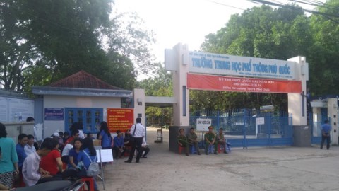 Thầy giáo làm lộ đề từng kiểm tra 15' giống bài ở lớp học thêm