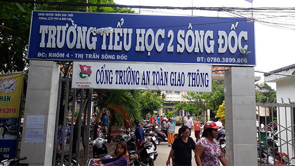 Vận động xã hội hóa cả phụ huynh hộ nghèo, hiệu trưởng bị đề nghị kỷ luật