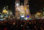 Hà Nội: Đêm Noel đông như nêm, tắc mọi phố dẫn đến Nhà thờ Lớn