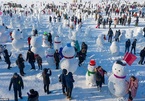 Dân Trung Quốc đua nhau đắp hàng ngàn người tuyết