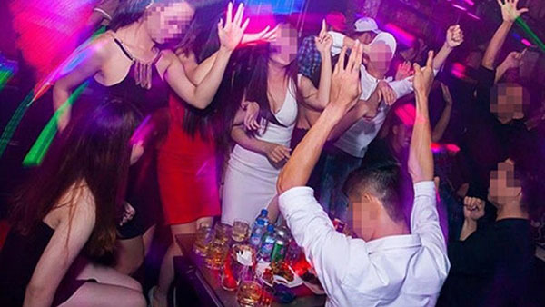 Thanh niên vào bar ăn nhậu tẹt ga và ký nợ hơn 1 tỷ