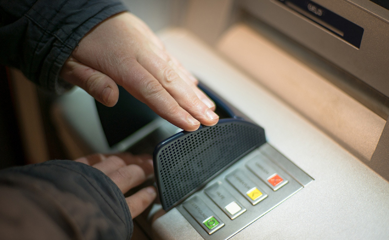Phòng ngừa rủi ro, NHNN yêu cầu giảm hạn mức rút tiền ATM vào đêm khuya