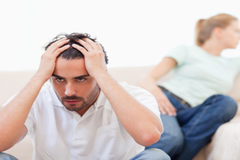 Cay cú vì vợ đưa yêu sách mặc cả chuyện gối chăn