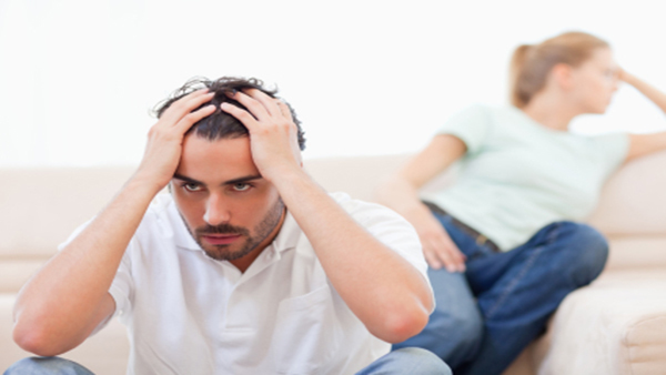 Cay cú vì vợ đưa yêu sách mặc cả chuyện gối chăn