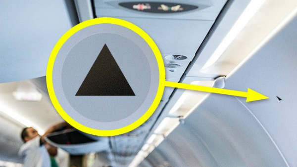 Ý nghĩa ký hiệu tam giác nhỏ trên máy bay có thể khiến bạn giật mình
