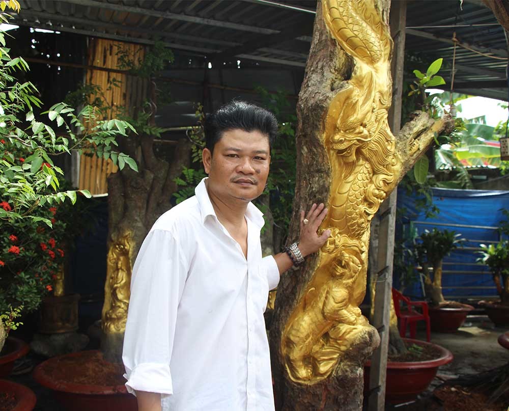 Chuyện lạ miền Tây: Quan Âm Bồ Tát cưỡi rồng vàng hiện hình trên cây khế(+video) Tuong-phat-di-lac-cuoi-rong-long-tranh-ho-dau-hien-hinh-tren-cay-khe-man-gia-3