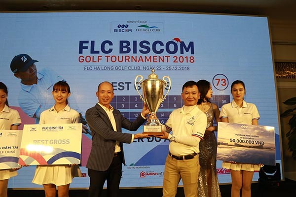 Golfer Đỗ Anh Đức vô địch giải golf nhiều kỷ lục tại Hạ Long