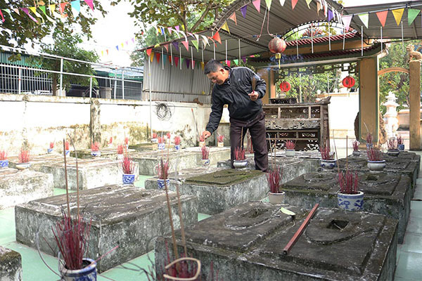 Linh thiêng 86 lăng mộ cá voi thờ phụng như người quá cố