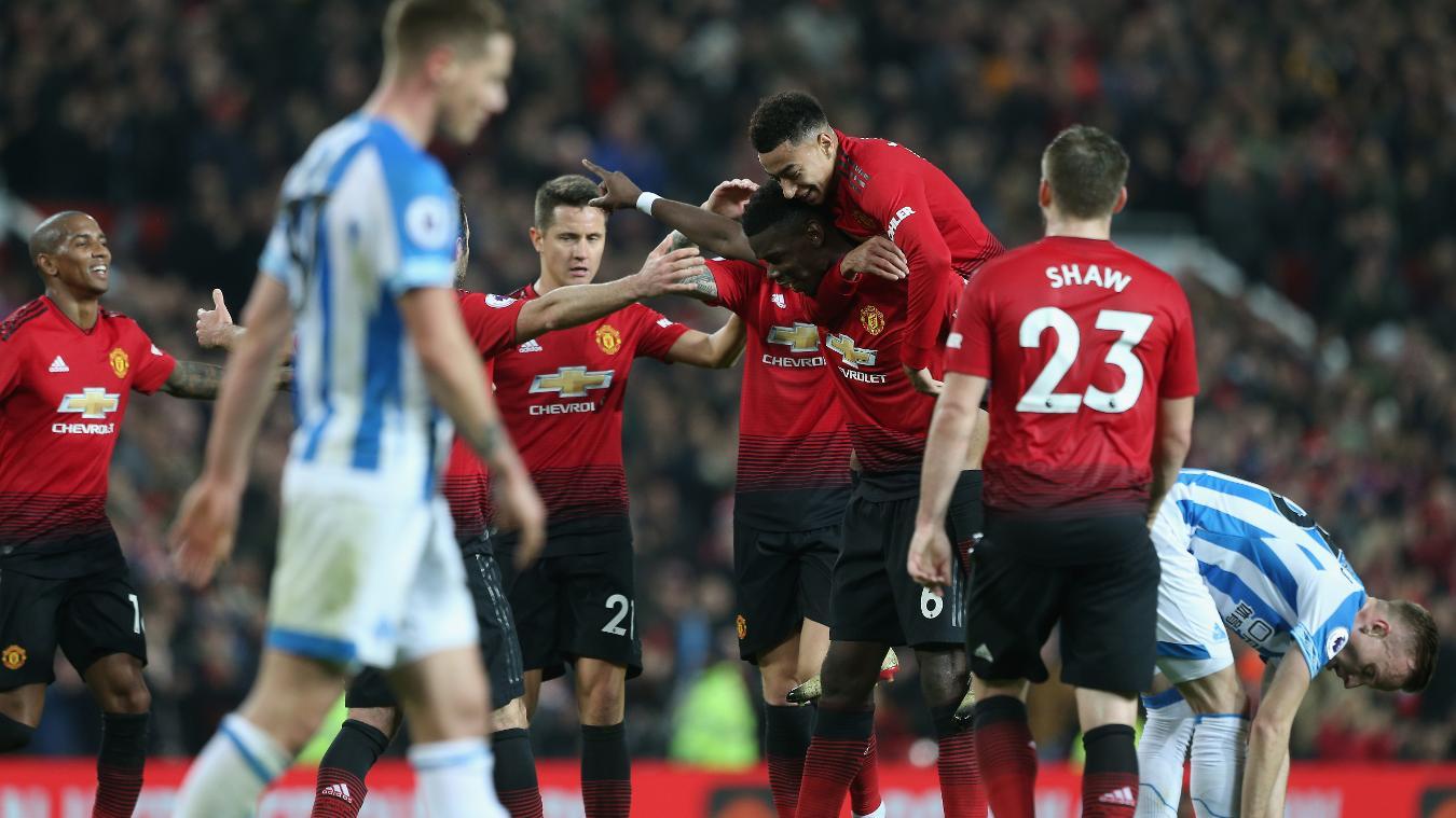 Pogba thăng hoa với cú đúp, MU tiếp tục thắng to