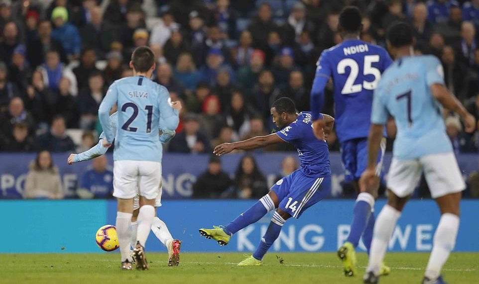 Leicester ngược dòng quật ngã Man City