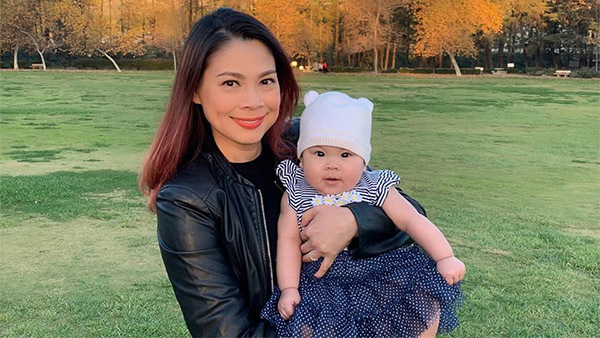 Ca sĩ Thanh Thảo 41 tuổi trẻ trung khó tin bên con gái mới sinh
