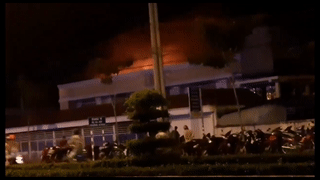 Cháy dữ dội suốt 5h, lửa bao trùm khắp công ty nhựa ở Cần Thơ