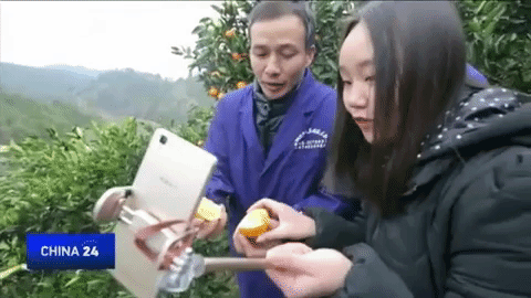 Nông dân Trung Quốc đang kiếm tiền nhờ livestream qua mạng