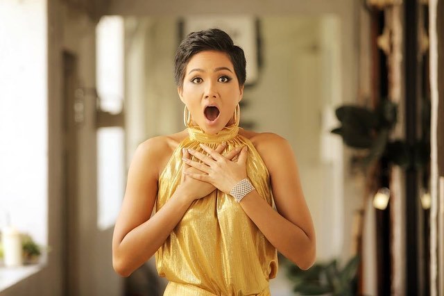 Dòng trạng thái không ngờ của H'Hen Niê ngày 30 Tết