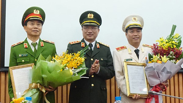 Trao quyết định bổ nhiệm, nghỉ hưu 2 Phó GĐ công an Hà Nội
