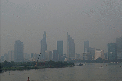 Sương mù dày như Đà Lạt bao phủ khắp Sài Gòn từ sáng đến trưa