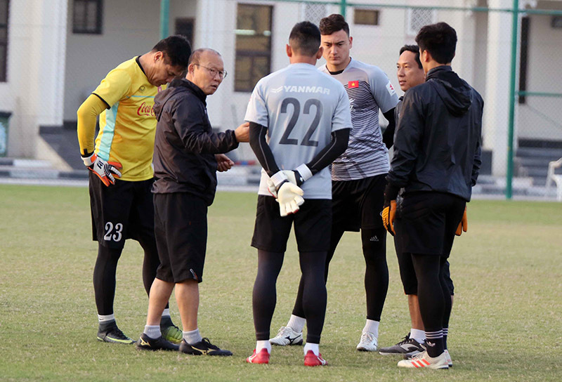 Tuấn Mạnh không buồn khi phải dự bị cho Đặng Văn Lâm