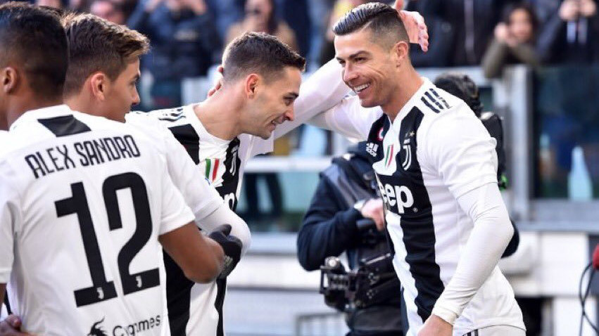 Ronaldo chói sáng, Juventus lập kỷ lục mới