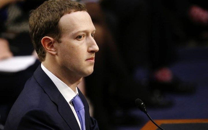 Facebook lừa dối người dùng, chèn ép đối thủ