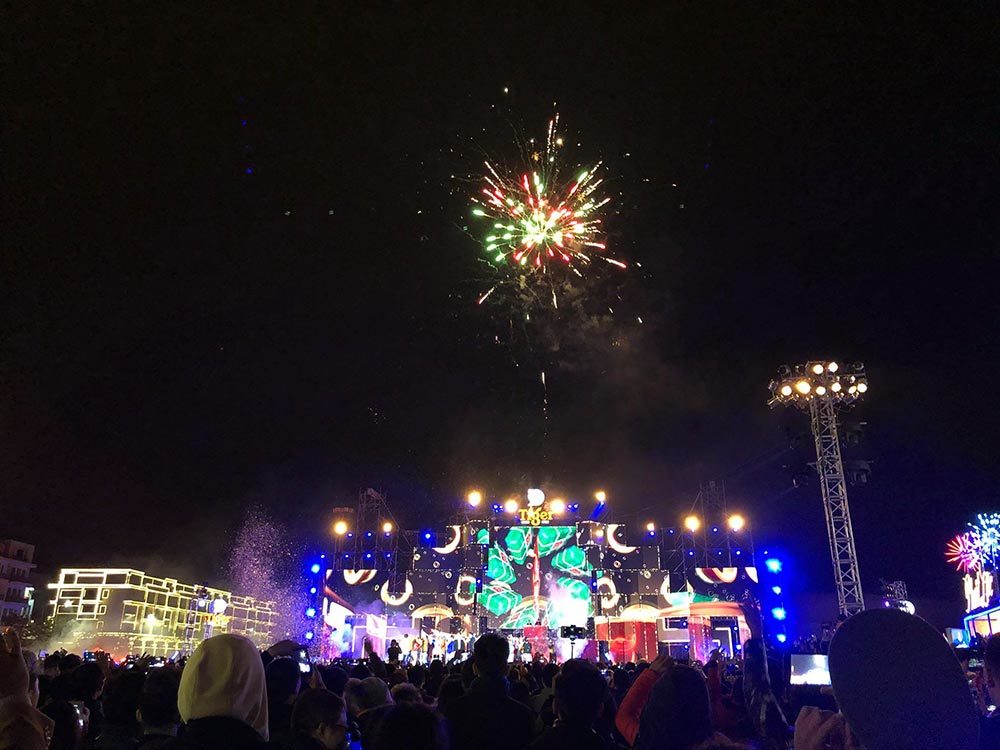 Rộn ràng đón năm mới 2019 khắp 3 miền