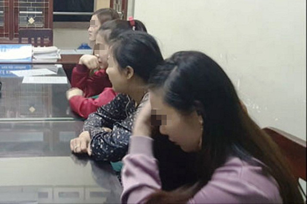Bắt quả tang 3 cặp nam nữ mua bán dâm