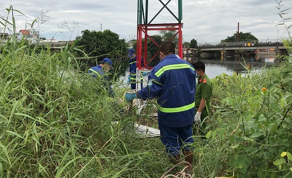 Người đàn ông chết bất thường, thi thể trôi sông ở Sài Gòn