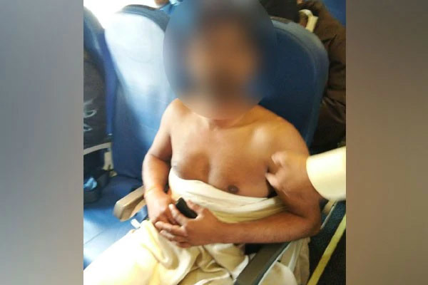 Cả máy bay phát hoảng vì hành khách nổi hứng khỏa thân