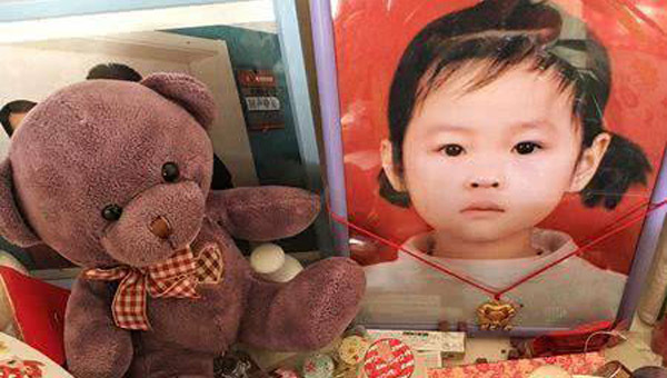 Con 7 tuổi chết đau đớn, bố kiện tập đoàn y tế hàng đầu Trung Quốc