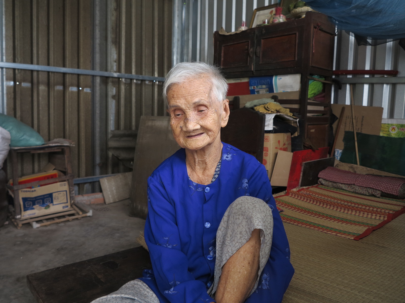 Bà lão Sài Gòn tuổi 84 mỏi mòn nơi góc vườn tìm con gái đi lạc