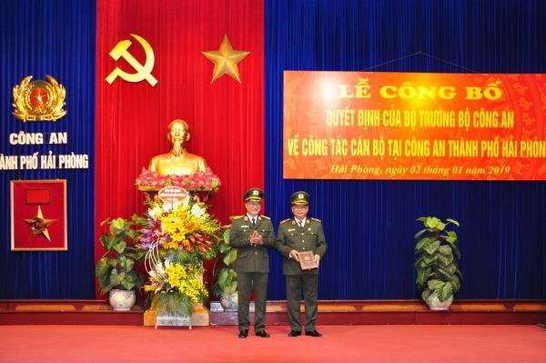 Thiếu tướng Đỗ Hữu Ca nhận quyết định nghỉ hưu