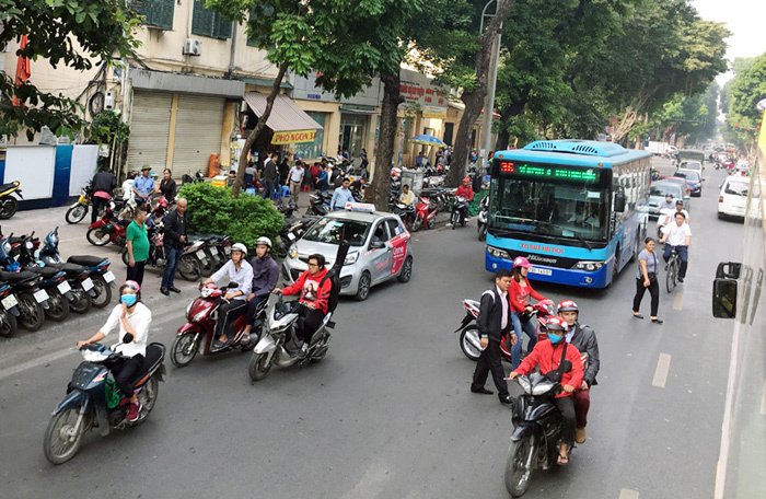 Chẳng mấy ai dám đi làm bằng xe buýt ở Hà Nội: Sự thật cần thay đổi