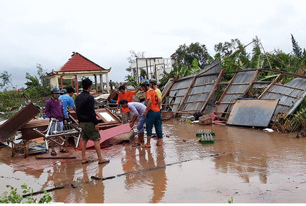 Bão số 1 áp sát miền Tây: Sập nhà, 1 người chết