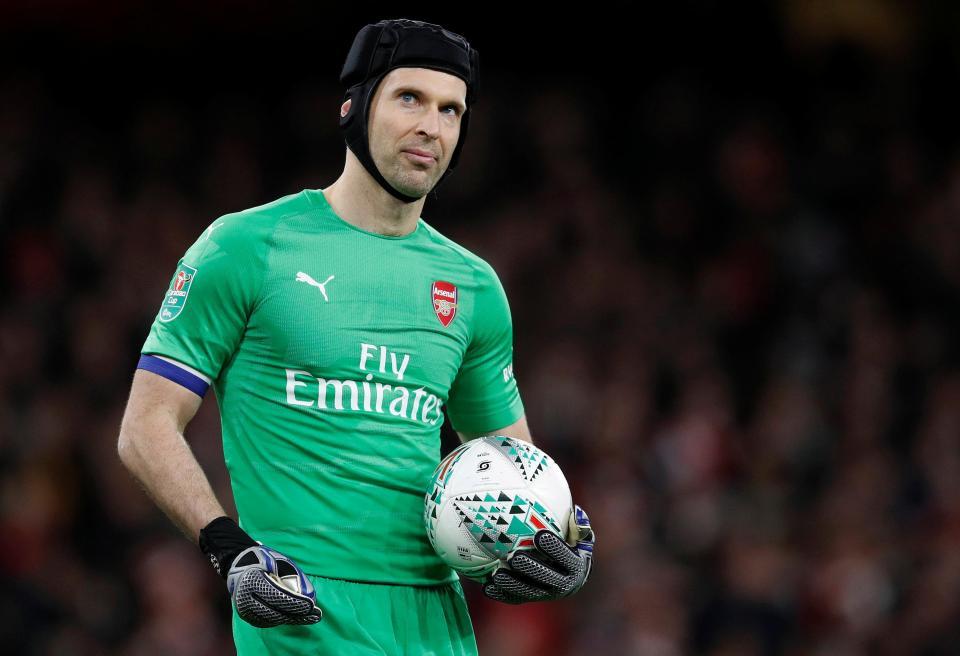 Petr Cech theo chân Ramsey đào tẩu khỏi Arsenal