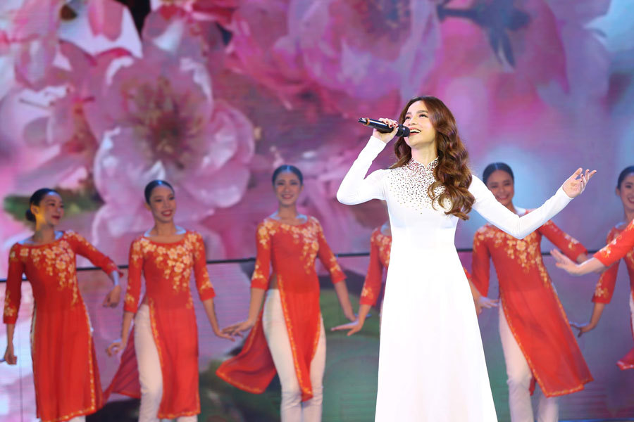 Lắng đọng với chương trình 'Vang mãi giai điệu Tổ quốc' Lắng đọng với chương trình 'Vang mãi giai điệu Tổ quốc'