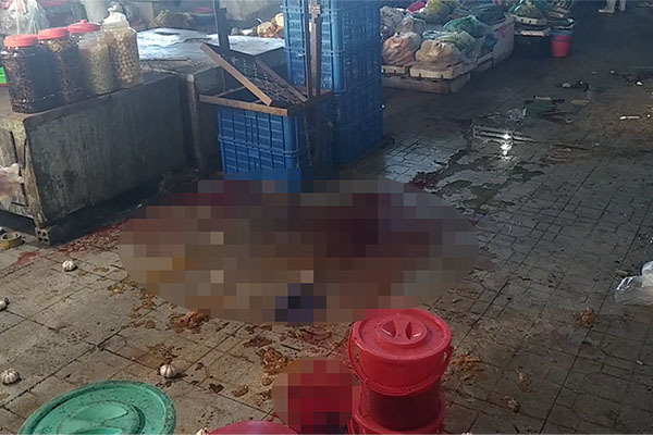 Nữ tiểu thương bị người tình đâm gục tại chợ
