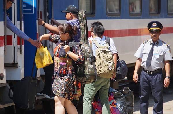 Bảo vệ ga Sài Gòn làm ‘cò vé’, ôm tiền của khách bỏ trốn