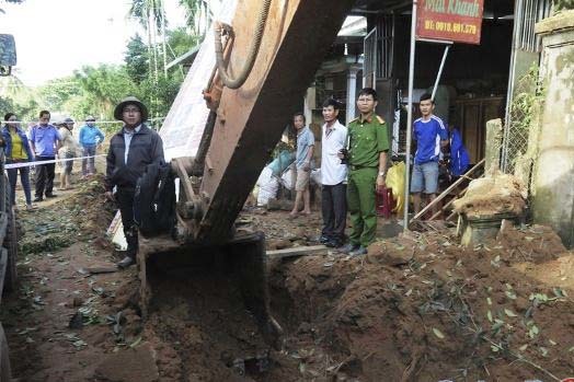 Bom nổ giữa khu dân cư, một người thương nặng