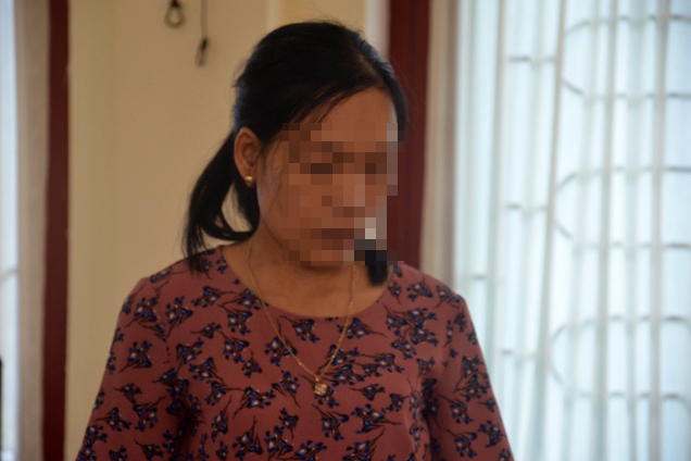 Cô giáo tát trẻ lớp 1: 