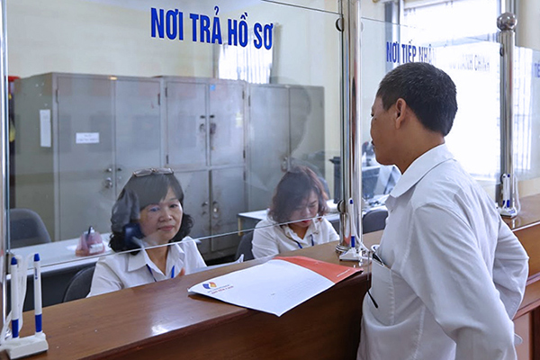 'Không nịnh sếp thì nịnh ai'