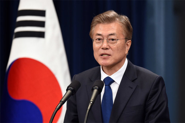 Tổng thống Hàn 'trảm' 3 trợ lý hàng đầu vì bê bối do thám
