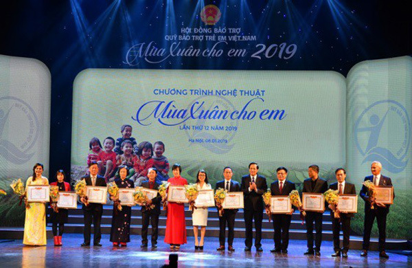 Vietcombank ủng hộ Quỹ Bảo trợ Trẻ em VN 5 tỷ đồng