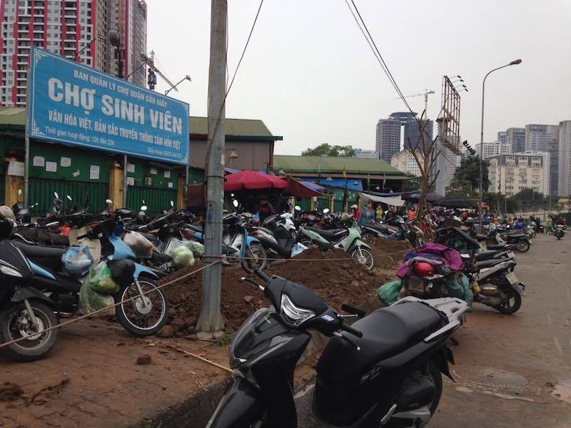 Cầu Giấy – Hà Nội: Giải tỏa loạt chợ tạm nhưng quên chợ Dịch Vọng Hậu?