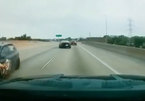 Chuyển làn ở tốc độ cao, 3 chiếc ô tô drift trên đường cao tốc