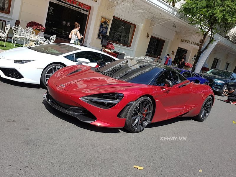 Vào Sài Gòn không lâu, McLaren 720S đã kịp kết giao nhiều 'bằng hữu'