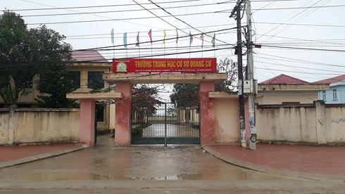 Hiệu trưởng bị tố bóp cổ học sinh: