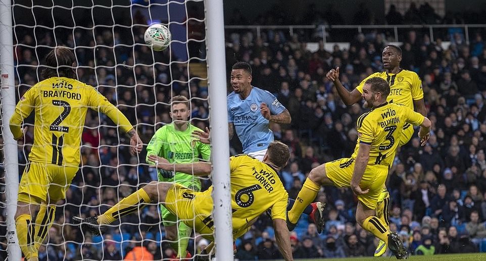 Man City thắng 9-0 ở bán kết cúp Liên đoàn Anh