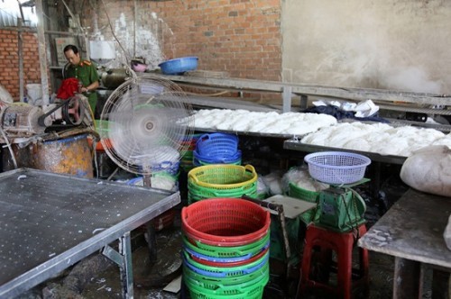 TP. HCM: Phát hiện hơn 2 tấn bún cũ, bún thải trộn hóa chất bán ra thị trường